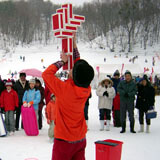 ストリートパフォーマー・イトウシノブシガーボックスバランスの画像